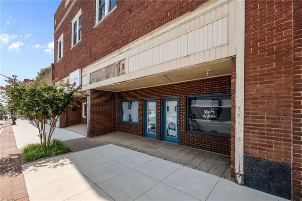 Reidsville, NC 27320,220 S Scales ST