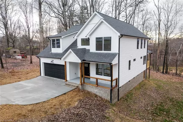 205 Crestwood DR, Pilot Mountain, NC 27041