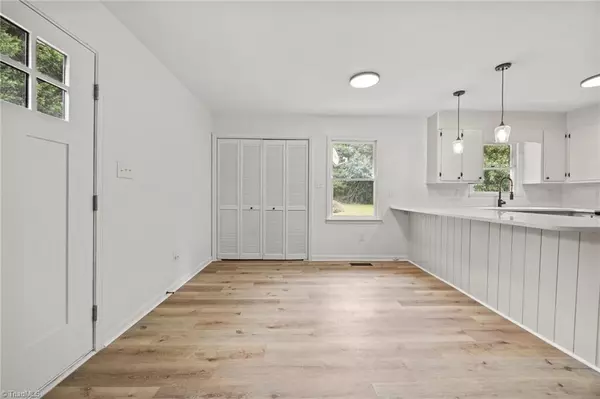 Winston-salem, NC 27107,3217 Meadow LN