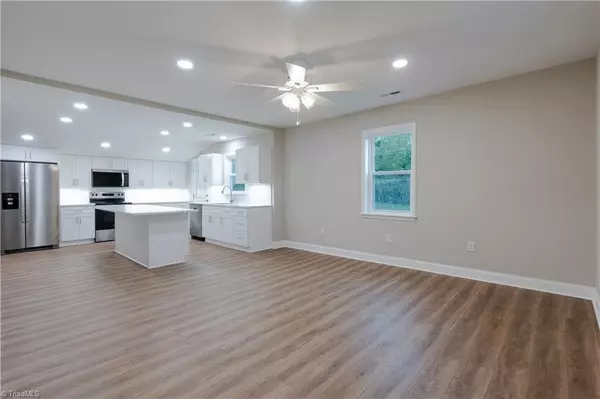 Pilot Mountain, NC 27041,205 Key ST