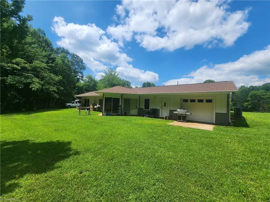 Ararat, VA 24053,59 Pear Tree LN