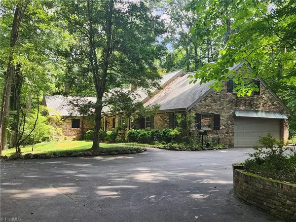 1250 Glennview DR, Kernersville, NC 27284