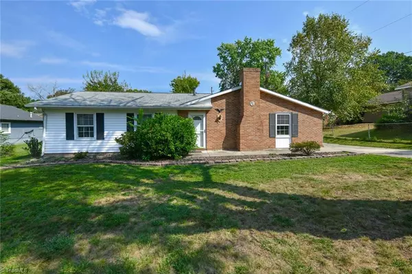 2702 Lynfield LN, Greensboro, NC 27406