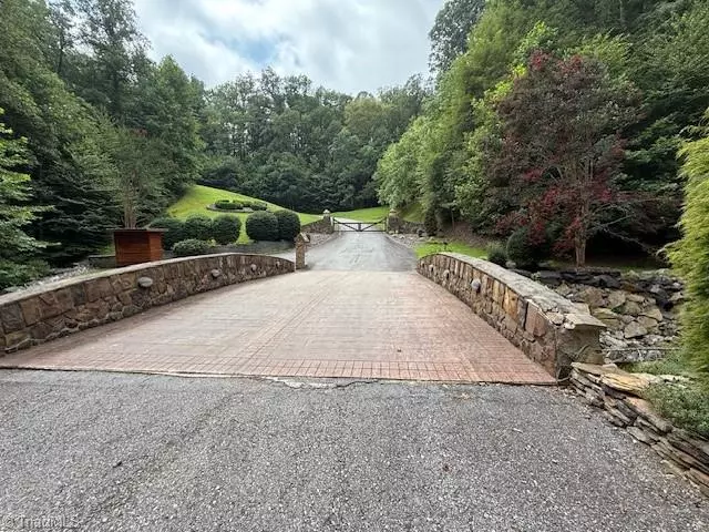 Mcgrady, NC 28659,00 Breakaway DR