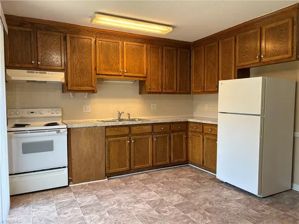 Winston-salem, NC 27106,300 Vista CIR #B