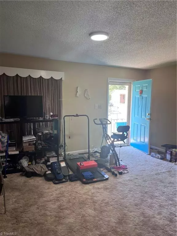 Winston-salem, NC 27106,3881 Hartford ST