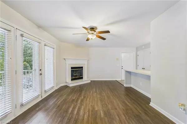 Greensboro, NC 27410,5932 Friendly AVE #E