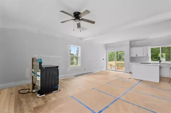 Burlington, NC 27217,129 Carriage LOOP