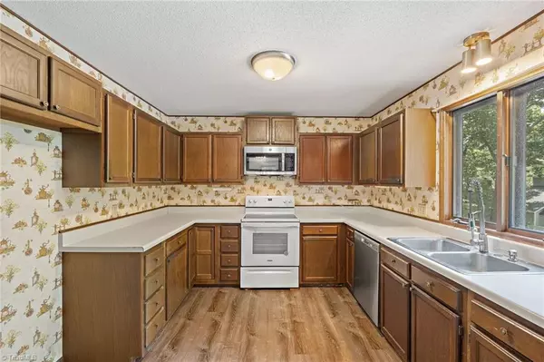 Winston-salem, NC 27103,2625 Merry Oaks TRL