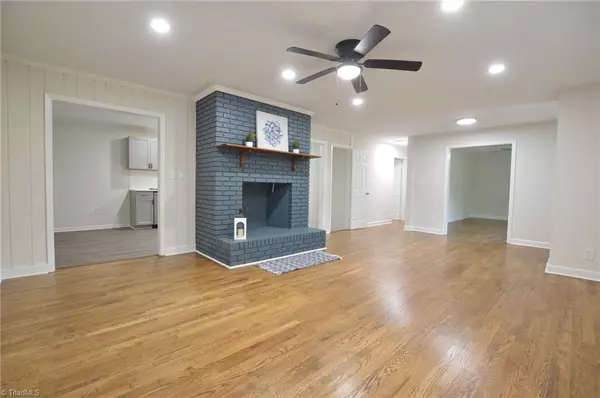 Winston-salem, NC 27103,2881 Deerwood DR