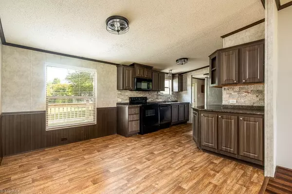 Sophia, NC 27350,8316 Hillsville RD