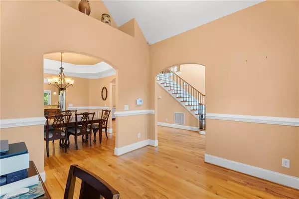 Winston-salem, NC 27103,221 Cabot DR