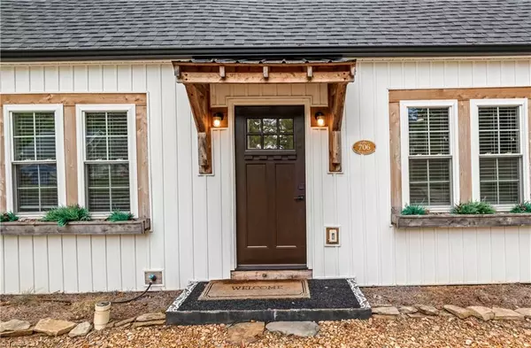 Elkin, NC 28621,706 Elk Spur ST