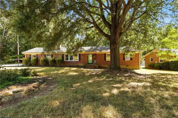 2311 Bonnie LN, Summerfield, NC 27358