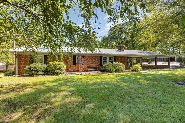 Mocksville, NC 27028,996 Wyo RD