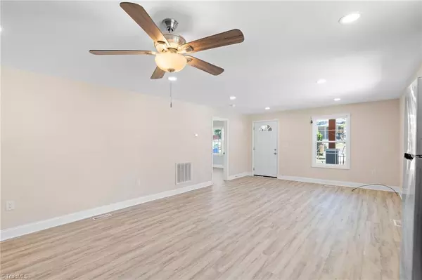 High Point, NC 27262,934 Forrest ST