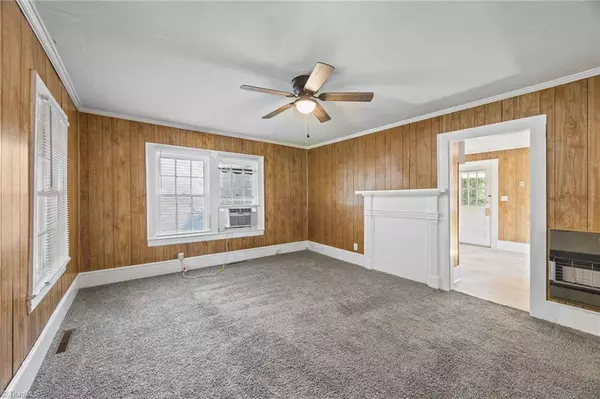 High Point, NC 27265,206 Oakview RD