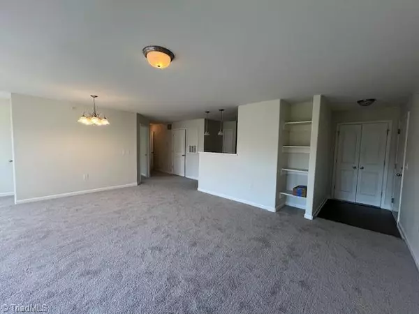 Greensboro, NC 27407,4705 Pennoak LN #J