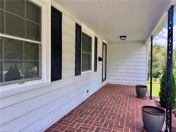 Elkin, NC 28621,131 Young ST