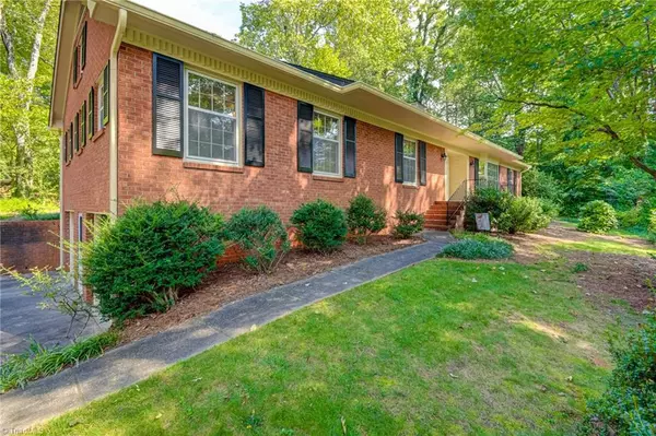 3351 Kirklees RD, Winston-salem, NC 27104