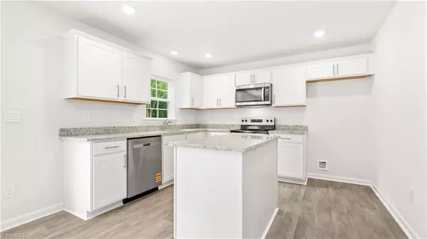 King, NC 27021,157 Preston Oaks DR