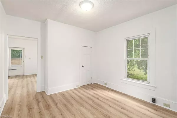 Winston-salem, NC 27107,1006 Junia AVE