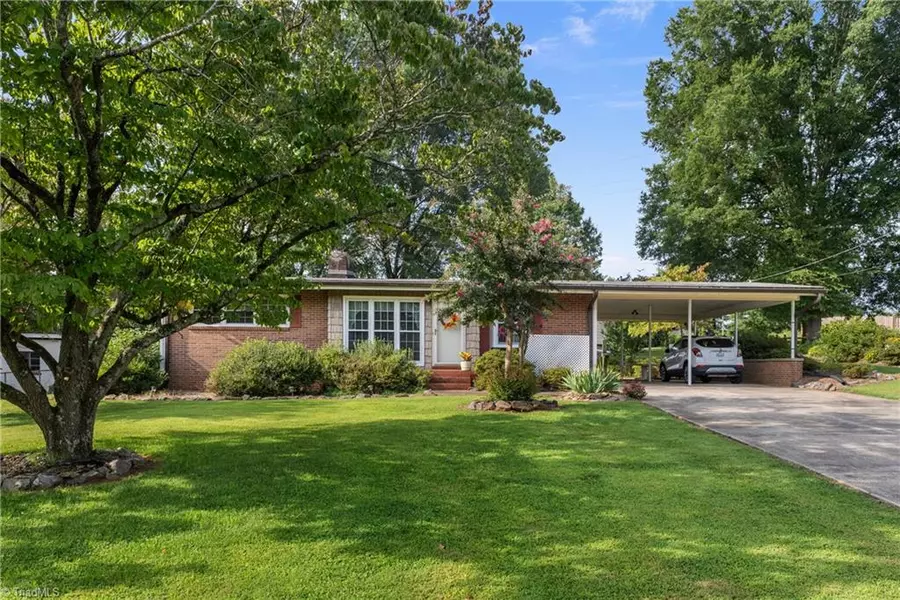 4624 Frandale DR, Winston-salem, NC 27104
