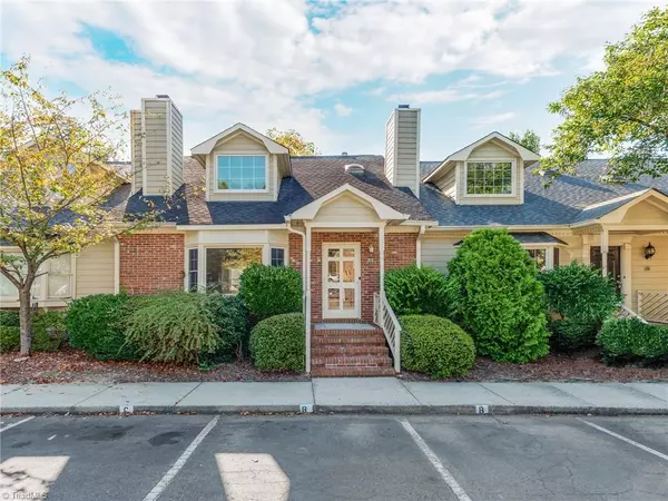 18 Park Village LN #C, Greensboro, NC 27455