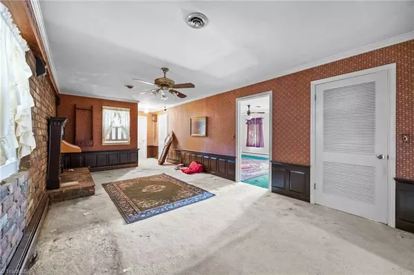 King, NC 27021,301 W Dalton RD