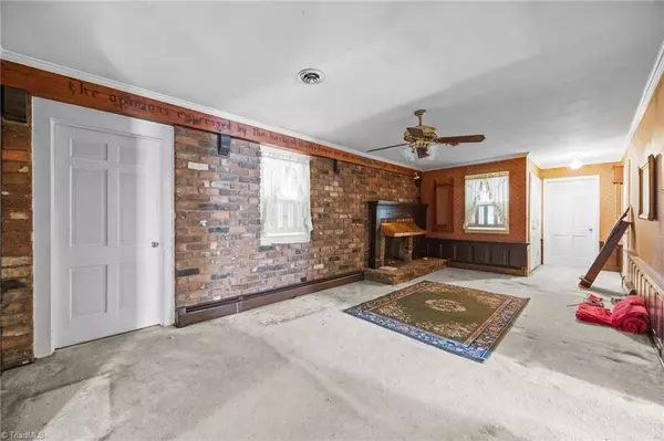 King, NC 27021,301 W Dalton RD