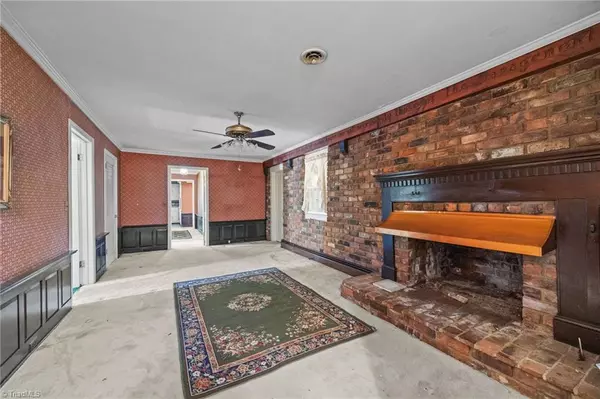 King, NC 27021,301 W Dalton RD