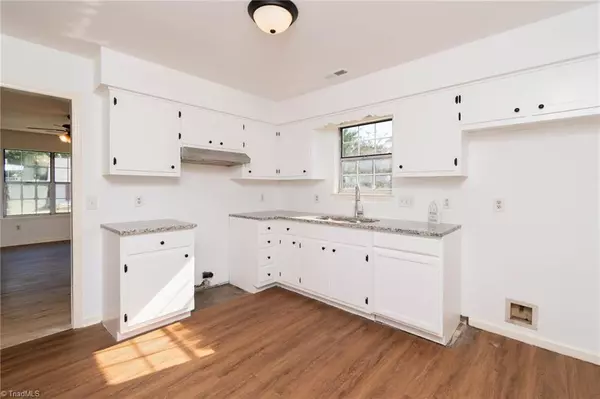 Burlington, NC 27217,2253 Pine Knoll TER