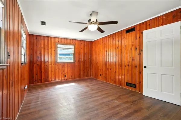 Winston-salem, NC 27107,1424 Belleauwood ST