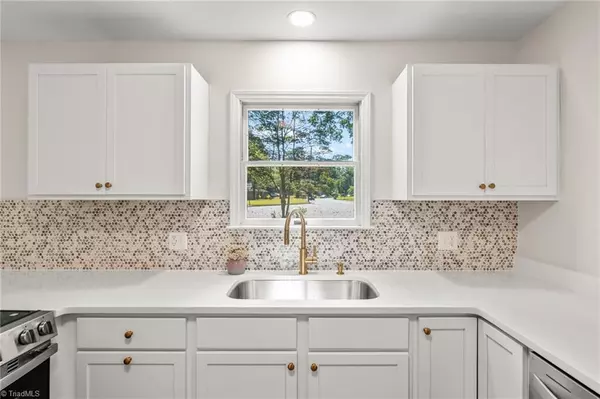 High Point, NC 27265,2409 Timberlake AVE