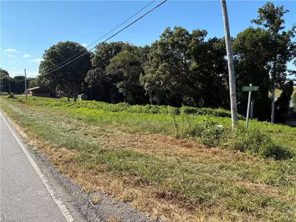 Pilot Mountain, NC 27041,o NC Highway 268 W