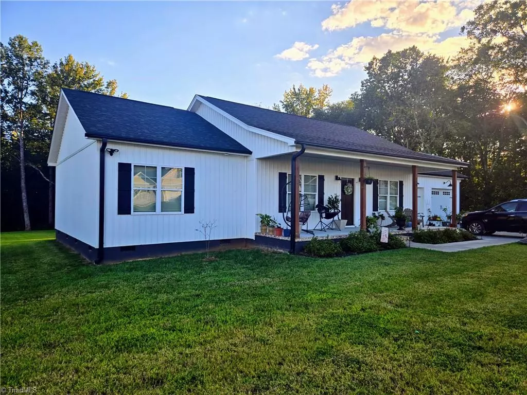 Mocksville, NC 27028,718 Deadmon RD