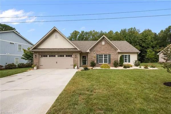 Winston-salem, NC 27103,1674 Ploughboy LN