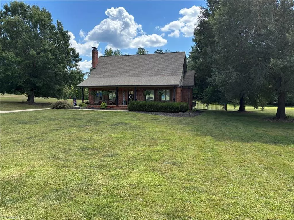 Reidsville, NC 27320,323 Chickasaw DR