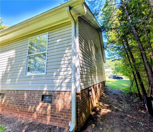 Winston-salem, NC 27107,2922 Poinsetta DR