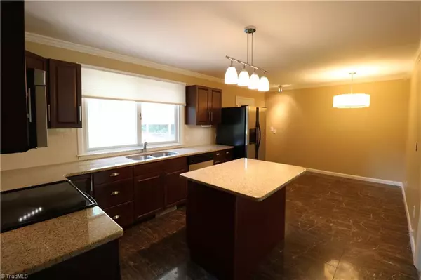 Winston-salem, NC 27103,2815 Ashwood DR