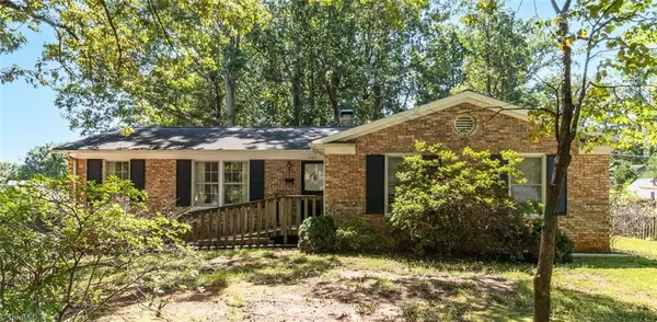 3105 Stratford DR, Greensboro, NC 27408