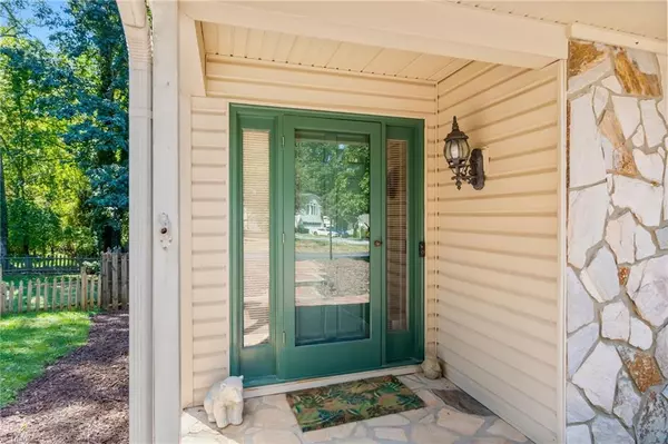 Winston-salem, NC 27104,120 Carrisbrooke LN