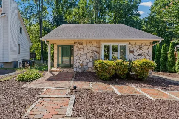 Winston-salem, NC 27104,120 Carrisbrooke LN