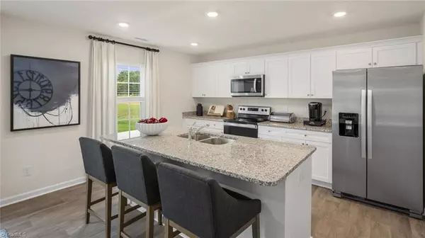 Thomasville, NC 27360,400 White Spruce CT