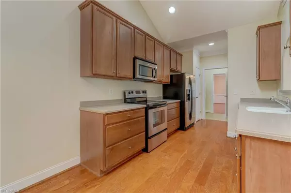 Burlington, NC 27215,2521 Saintsbury DR