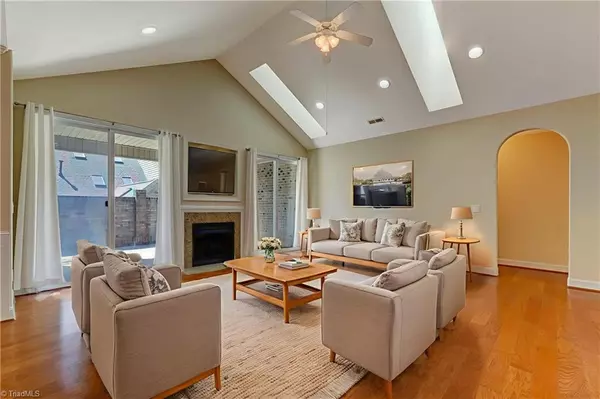 Burlington, NC 27215,2521 Saintsbury DR