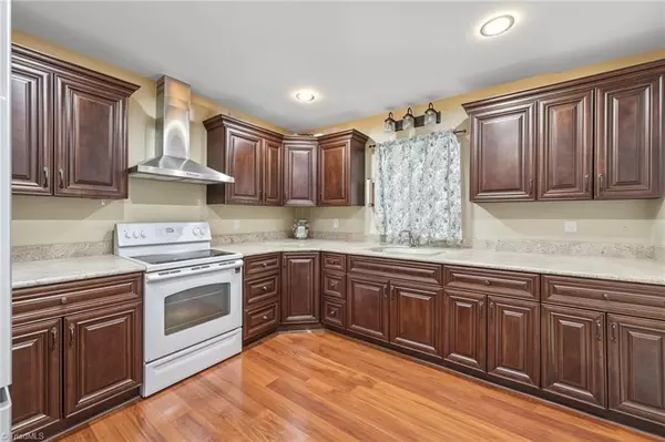 Winston-salem, NC 27107,2041 Bloomfield DR