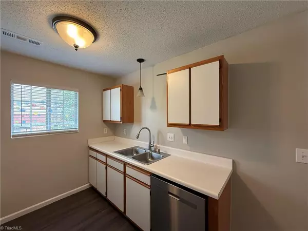 Winston-salem, NC 27103,2506 Stratford Crossing DR