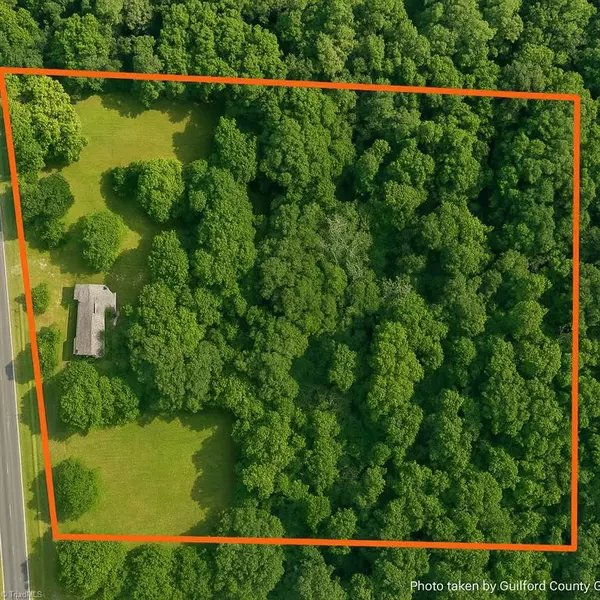 1305 Bridgepoint RD, Greensboro, NC 27405