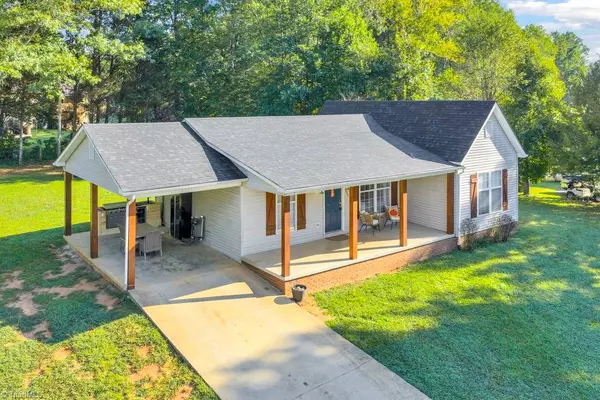 3889 Colt CT, Lenoir, NC 28645
